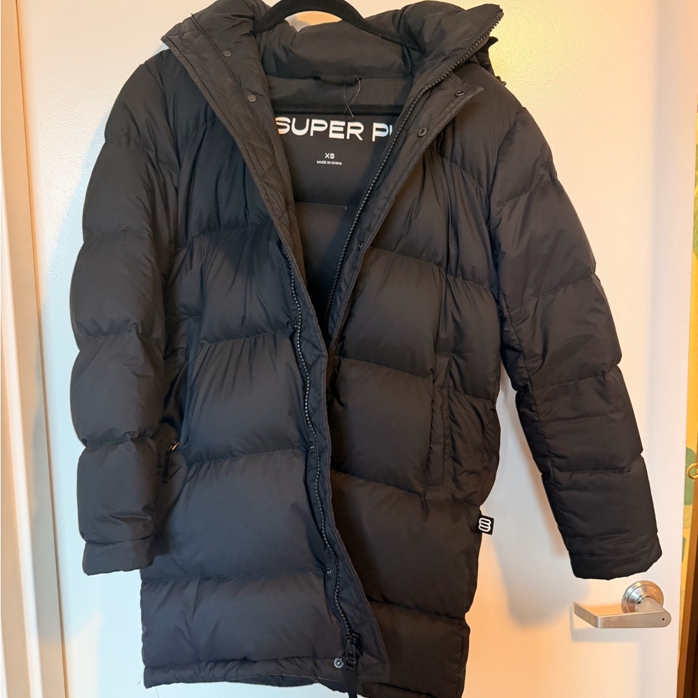 Aritzia Super Puff Black mid